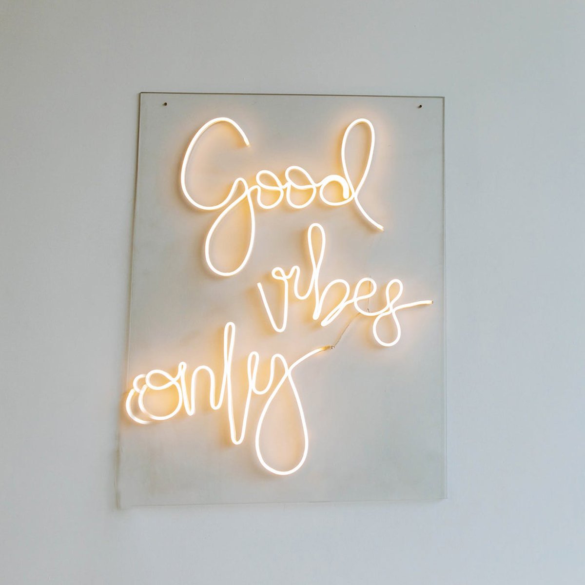 A neon sign saying "Good Vibes Only"
