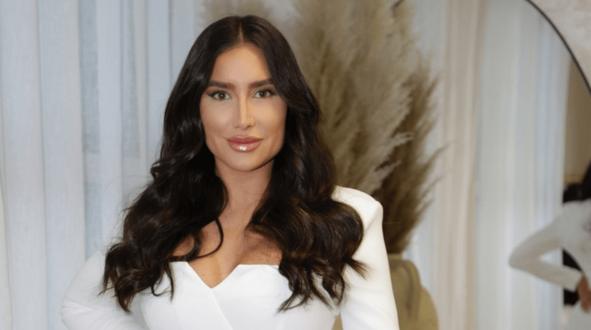 A head-and-body shot of Elite Aesthetics founder Mariesa Porter.