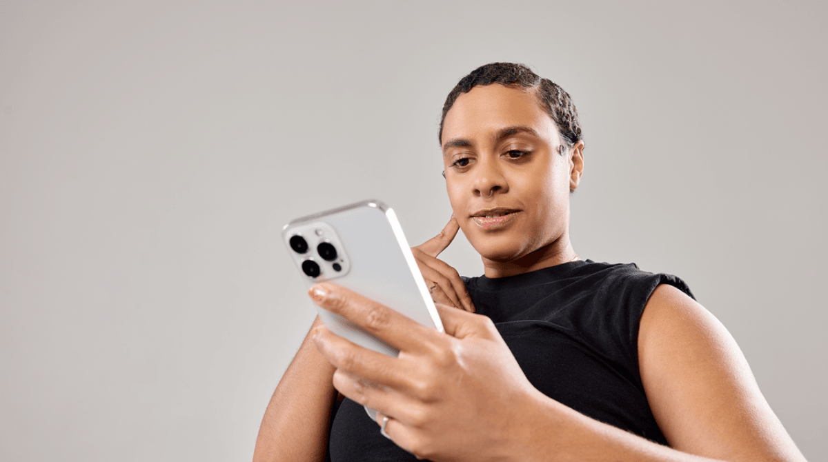 A women looks at a text message she received from her favorite salon on her smartphone.